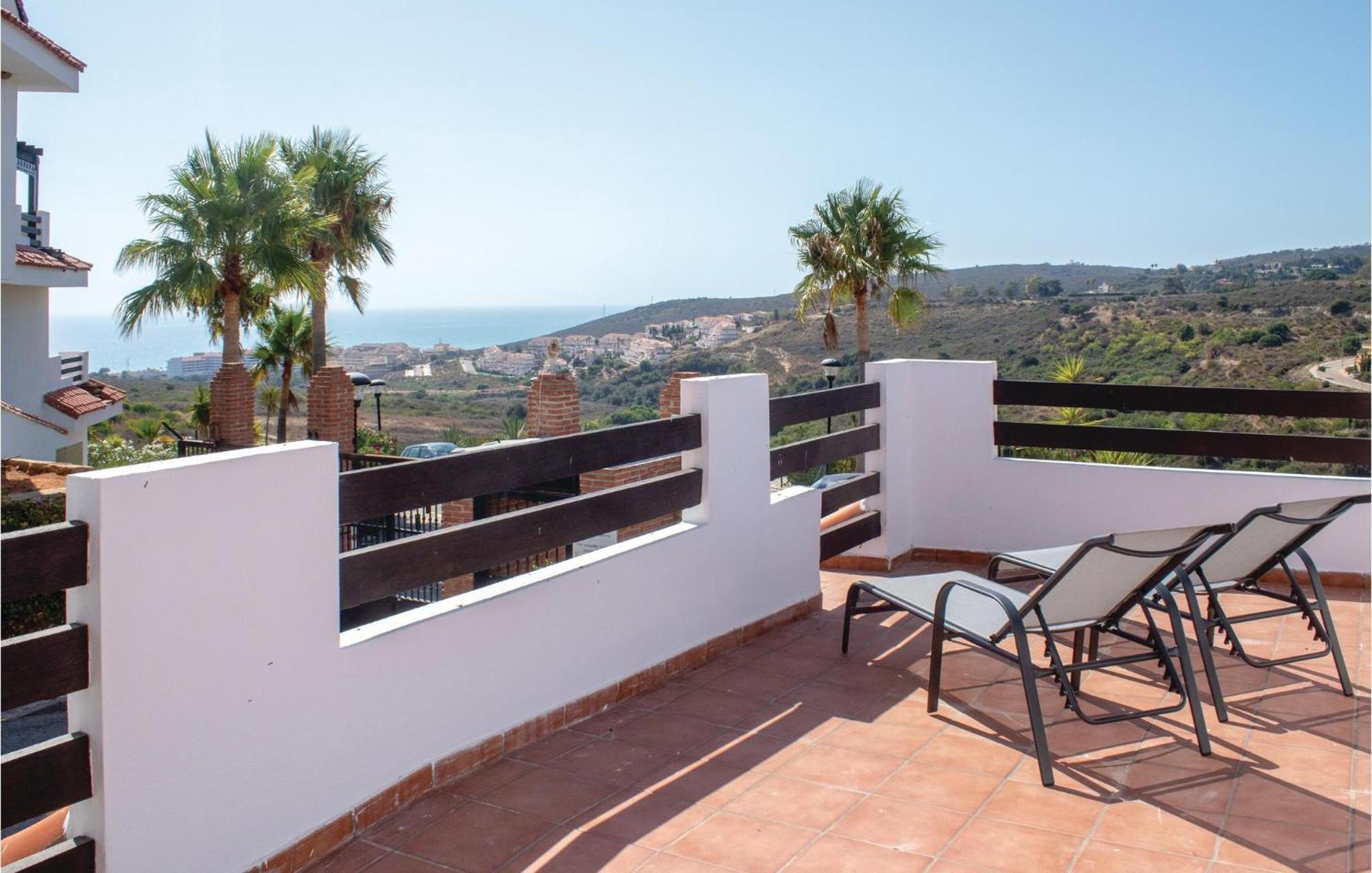 3 Bedroom Amazing Apartment In La Duquesa Castillo de Sabinillas Exteriér fotografie